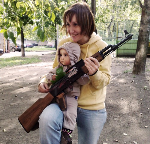 Ребёнок и АК-47